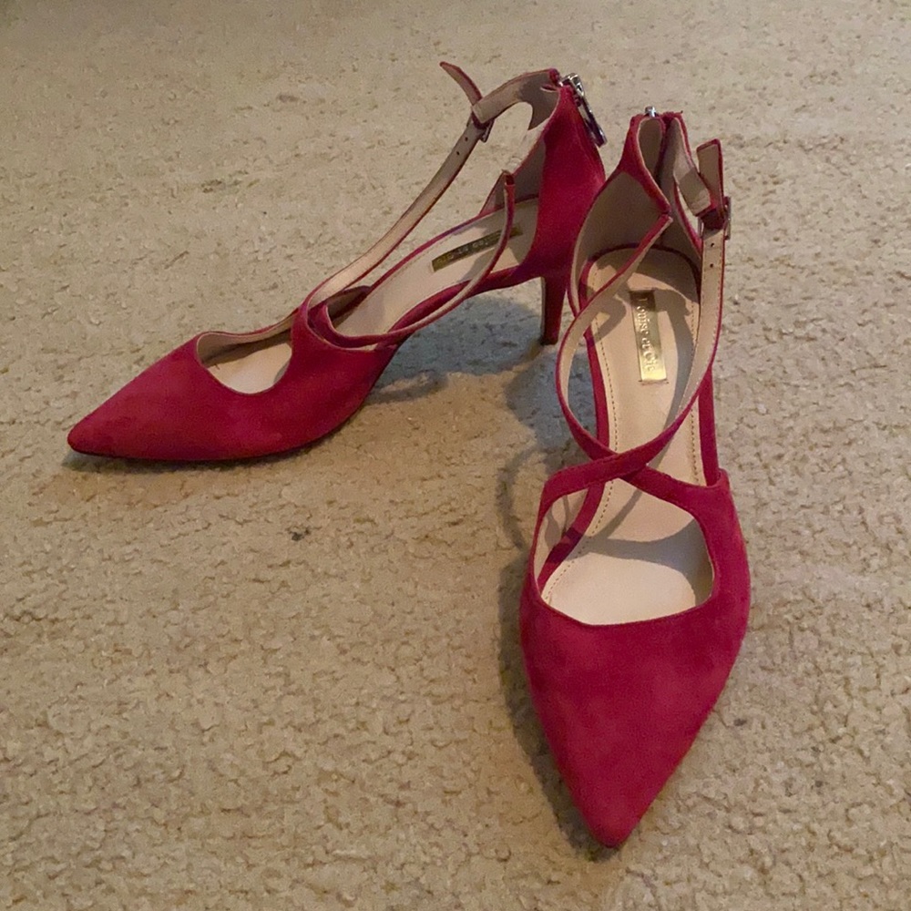 New Fuscia suede like point toe heel
